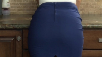 Milf Mutfakta Fucked, Hizmetçi Ve Yuttu